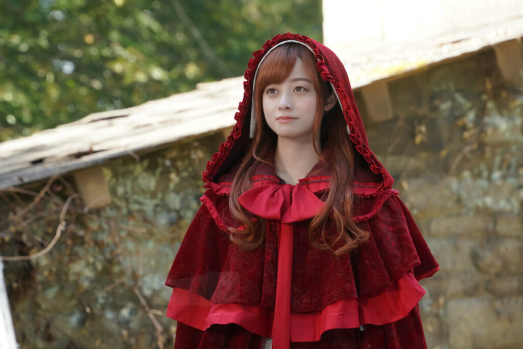 《神探小红帽》（2023）- 在Netflix上的电影。评论：一个有趣的恶搞，带有浓厚的浪漫元素