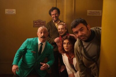 “Do Not Disturb” (2023) | Movie on Netflix. Review: A very theatrical comedy