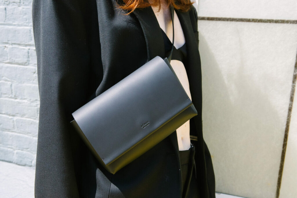 AEHEE NEW YORK | A New Line Striving for Sustainability with No-Sew Leather Handbags Made in New York