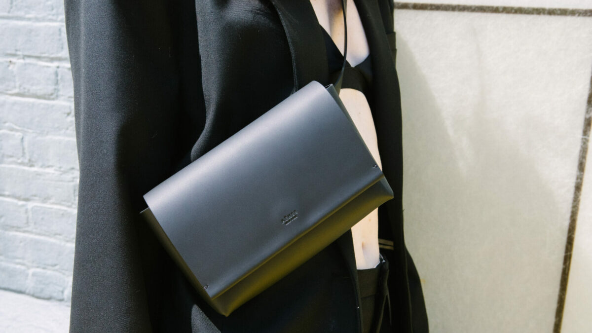 AEHEE NEW YORK | A New Line Striving for Sustainability with No-Sew Leather Handbags Made in New York