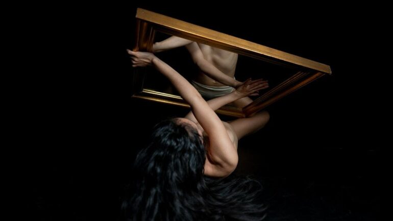 La compañía Arte de Urgencia estrena un espectáculo inspirado en el texto La voz humana de Jean Cocteau