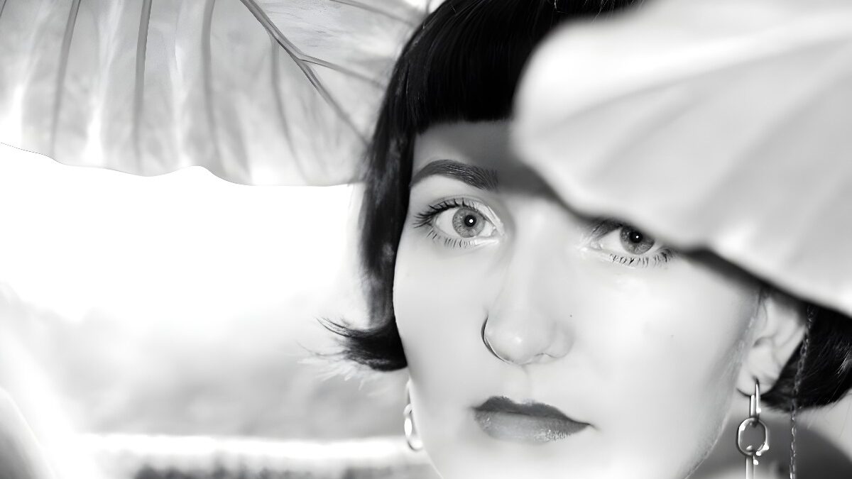 Johanna Burnheart returns with new album “Bär” & Shares new single “Cylla Burna”
