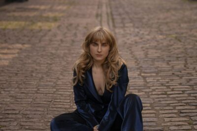 “Sexless,” Mary Middlefield’s new openhearted single is here! | Check out the snazzy music video for this track by the acclaimed songstress!