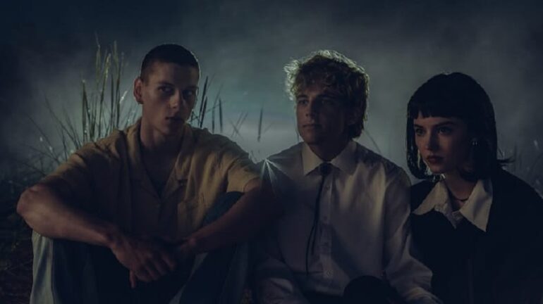 《白纸青春》（2023年）| Netflix的系列影片。评论:一部非常“法式”的系列影片