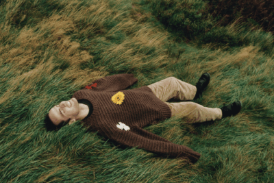 Jordan Rakei, the renowned multi-instrumentalist, vocalist, producer, and songwriter, drops new single and video for “Flowers” | Give it a listen!