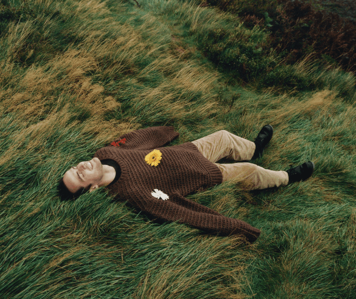 Jordan Rakei, the renowned multi-instrumentalist, vocalist, producer, and songwriter, drops new single and video for “Flowers” | Give it a listen!