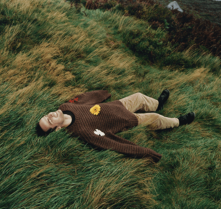 Jordan Rakei, the renowned multi-instrumentalist, vocalist, producer, and songwriter, drops new single and video for “Flowers” | Give it a listen!