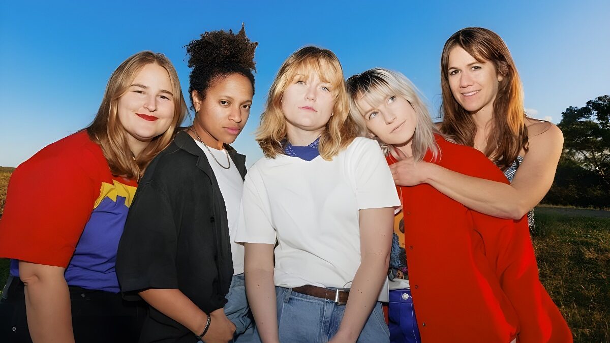 Sløtface team up with breakout Australian indie stars The Buoys for new single ‘Fight Back Time’ | Check it out & see UK tour dates!