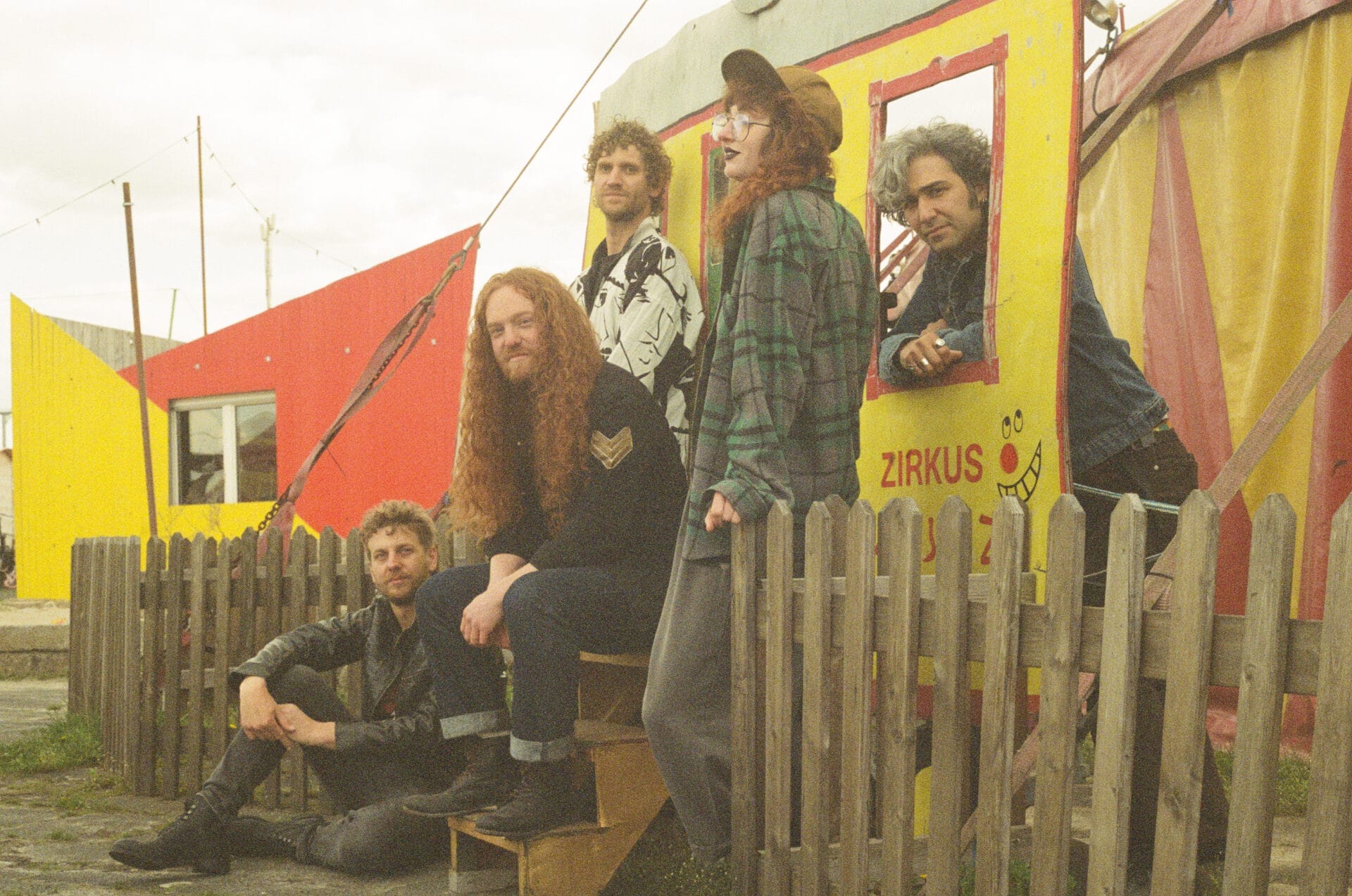 King Dream Tour | Gute Melodien mit Retro-Touch | Sehen Sie sich ihr Musikvideo an!