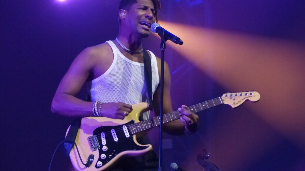 Cine este Jon Batiste? O viață pentru muzică