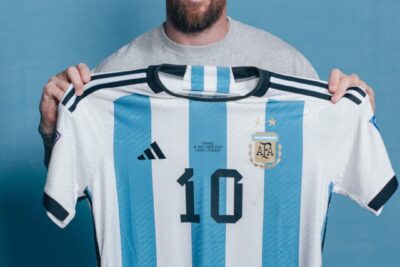 Sotheby’s Subastará Seis Camisetas que Vistió Leionel Messi Durante la Copa Mundial de la FIFA 2022