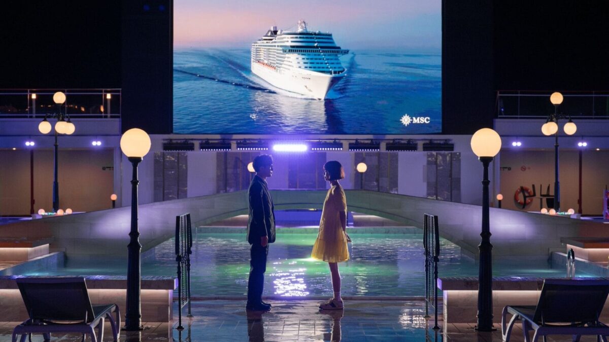 《疯狂邮轮》(2023) | 本周四在 Netflix 上播出的悬疑喜剧片