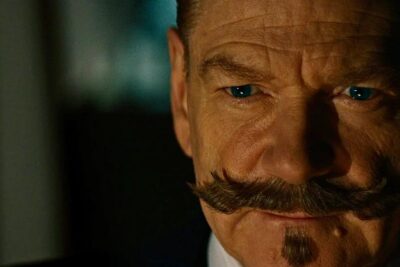 「名探偵ポアロ：ベネチアの亡霊」（2023）- 映画の批評：Branaghのアガサ・クリスティ最高の映画化