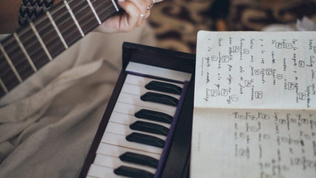 Inicia tu carrera en la industria de la música: 5 consejos financieros