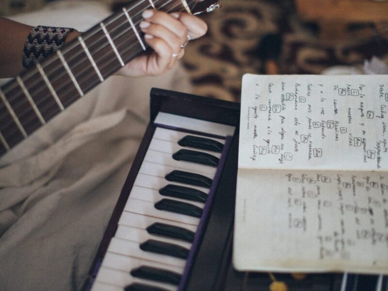 Inicia tu carrera en la industria de la música: 5 consejos financieros