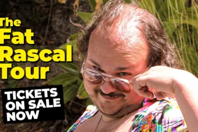Stavros Halkias: Fat Rascal (2023) | Comedia Stand-Up pe Netflix: farmecul puțin discret al auto-ironiei