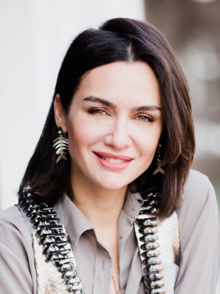 ビルセ・アカレイとは？ トルコ女優