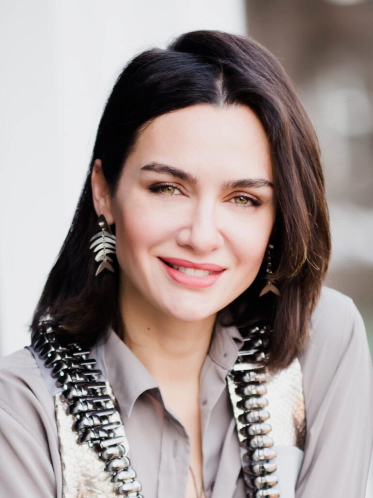 ビルセ・アカレイとは？ トルコ女優