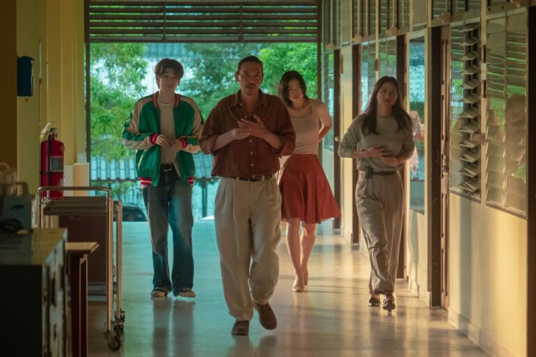 《冒牌一家亲》: Netflix系列剧。这是一部关于家庭价值观的喜剧剧情片，也是关于近期泰国的一瞥