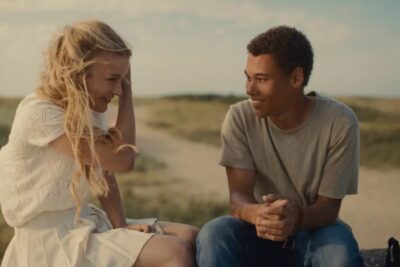 《镀金盛夏》(2023) | Netflix的惊悚新剧，充满了悬疑和神秘的气息