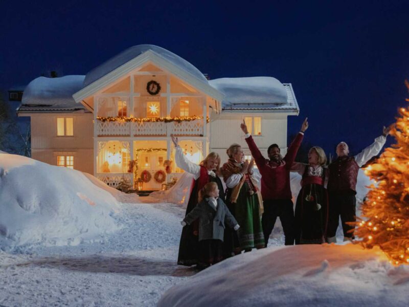 「ジャスト・ア・メリークリスマス」は、クリスマスの多文化的な側面を主張しようとするノルウェーの映画で、Netflixで視聴できます。