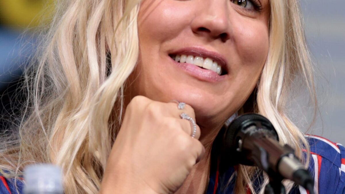 Cine este Kaley Cuoco?