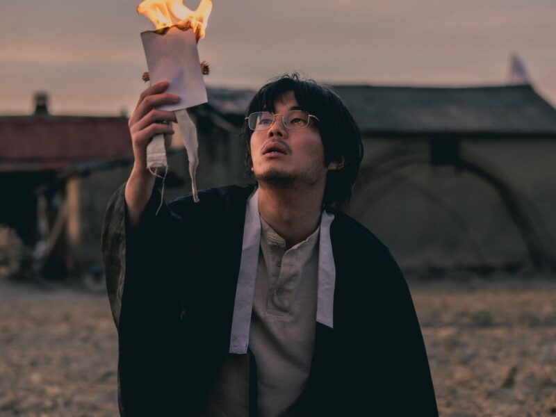 「ソンサン －弔いの丘－」エンターテイニングかつ陰惨なスリラーシリーズがNetflixに登場します