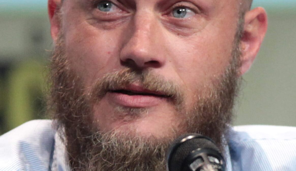 特拉维斯-菲梅尔是谁？饰演拉格纳-洛斯布洛克的演员