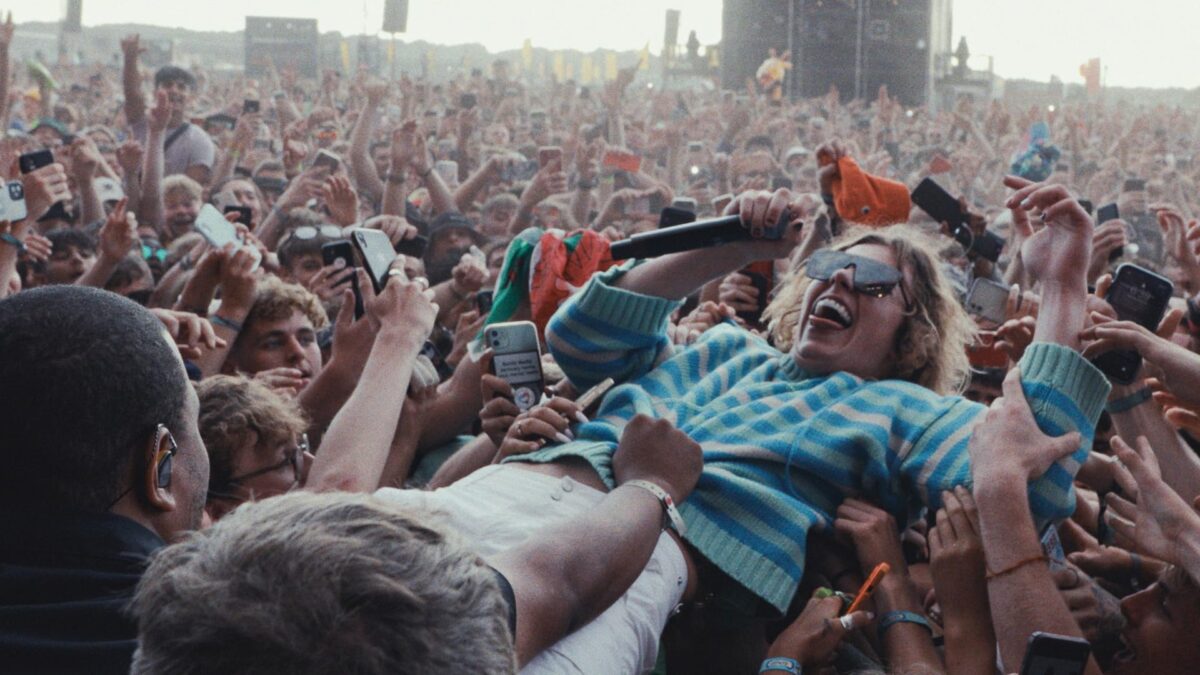 “As Crianças Estão Crescendo: A História de um Garoto Chamado Laroi”: Um documentário sobre o cantor australiano The Kid Laroi