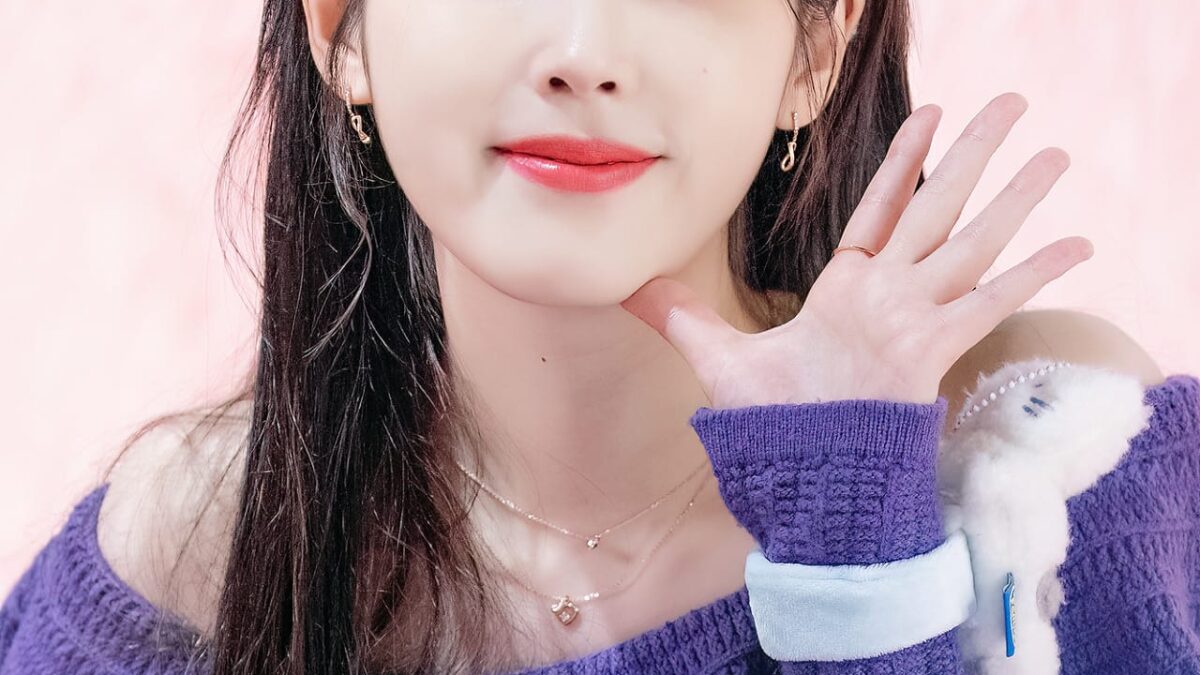 Love wins all: A balada distópica da IU capta o poder da esperança