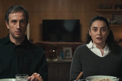 A Round of Applause (2024): A Turkish series on Netflix about parents and children with a different sense of humor than usual