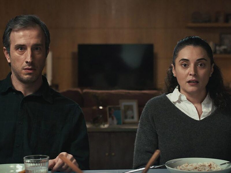 「喝采あびて」いつもとは違うユーモアのセンスで親子を描いたトルコのシリーズがNetflixに登場