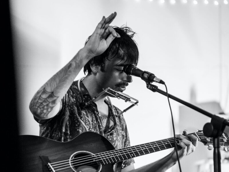 Víctor Belmonte lanza el Lyric Video de «Hi-Fi» con la colaboración de Pachi García Alis