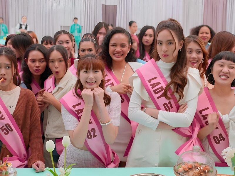 Pe locuri, fiți gata, dragoste! (2024): O comedie delirantă despre găsirea unui iubit din Thailanda