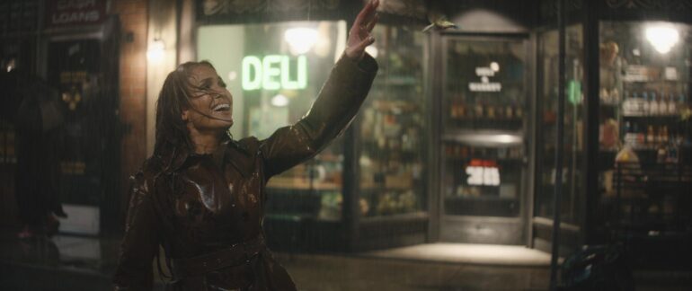 ‘This is Me…Now’ (2024) – Uno spettacolare musical con JLo come protagonista assoluta: una distopia musicale sotto forma di videoclip