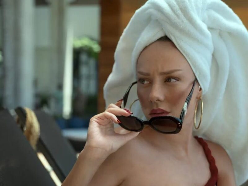 《夺宝天团》Netflix 上的墨西哥剧集：Ester Expósito 和 Alfonso Dosal 主演的趣味冒险系列剧