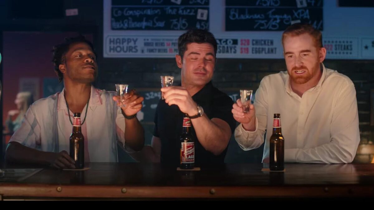 「俺らのマブダチ リッキー・スタニッキー」プライム・ビデオのコメディ：レトロかつ大胆なタッチで描かれる、ファミリーフライデー向けの “バディ “コメディ