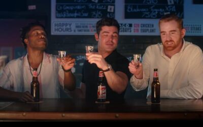 Ricky Stanicky (2024) – O comedie pe Prime Video: O comedie „între prieteni” pentru o vineri în familie, cu o notă retro și îndrăzneață