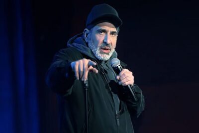 ‘Dave Attell: Hot Cross Buns'(2024) – 넷플릭스의 스탠드업 코미디 스페셜.