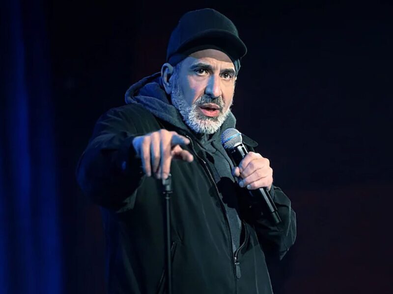 ‘Dave Attell: Hot Cross Buns'(2024) – 넷플릭스의 스탠드업 코미디 스페셜.