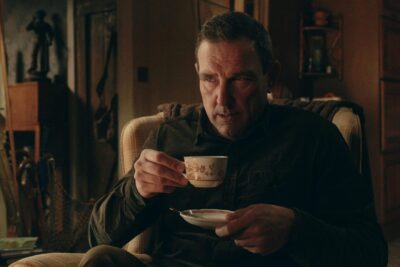 ‘젠틀맨: 더 시리즈’ (2024). 넷플릭스 시리즈: 가이 리치, 효과와 재미를 모두 갖춘 검증된 공식을 재조명하다