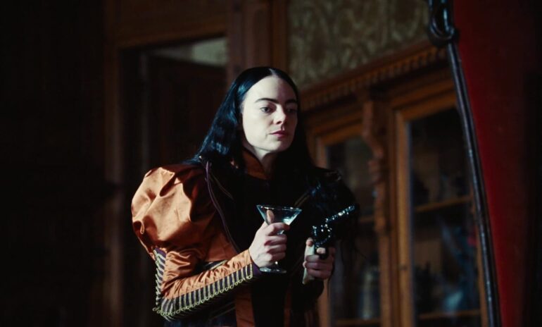 《可怜的东西》(2023)爱丽丝在迷人的荒诞之地