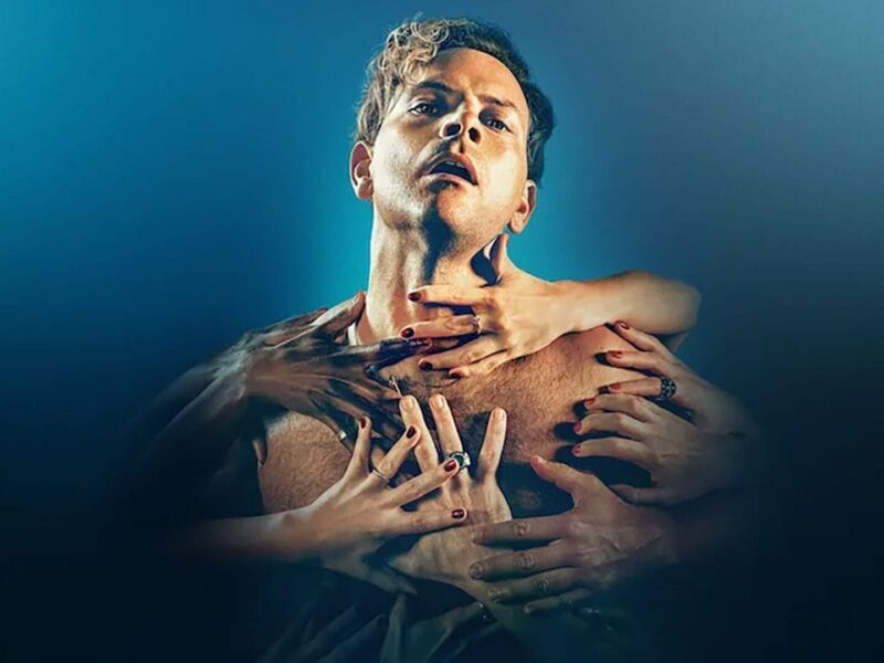 《超情色》(2024).Netflix 出品的一部讲述 Rocco Siffredi 生平的迷你剧：以一种忧郁而又非常传统的视角来展现这位演员的一生