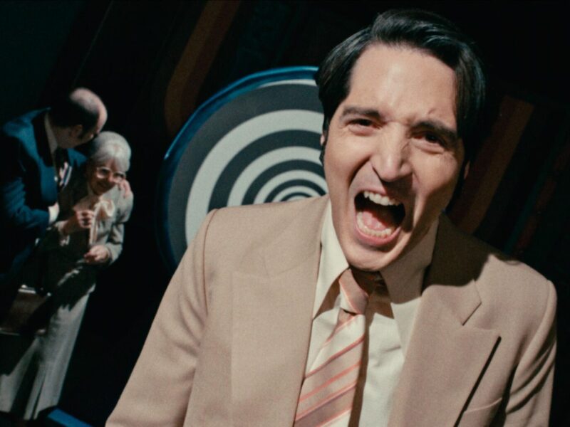 ‘악마와의 토크쇼’ (2023) 영화 리뷰: 악몽 같은 70년대 레이트 쇼