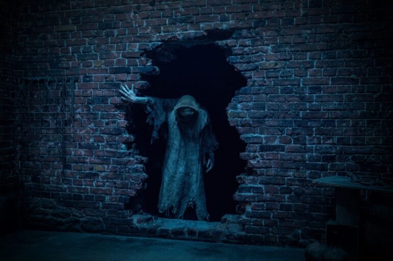 A Bruxa dos Mortos: Baghead (2023) Filme de terror: quando o terror, simplesmente, não funciona, há pouco para ver