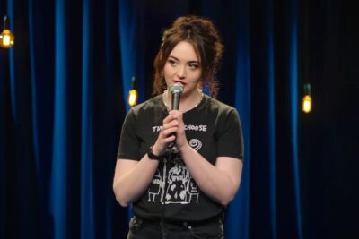 ‘펀 브레이디: 자폐증 비키니 퀸’ (2024) 넷플릭스 코미디 특별편 : 페른 브레디의 자핍적이고 자연스러운 모습