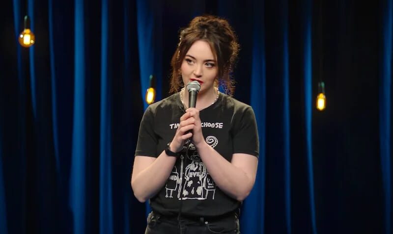 ‘펀 브레이디: 자폐증 비키니 퀸’ (2024) 넷플릭스 코미디 특별편 : 페른 브레디의 자핍적이고 자연스러운 모습