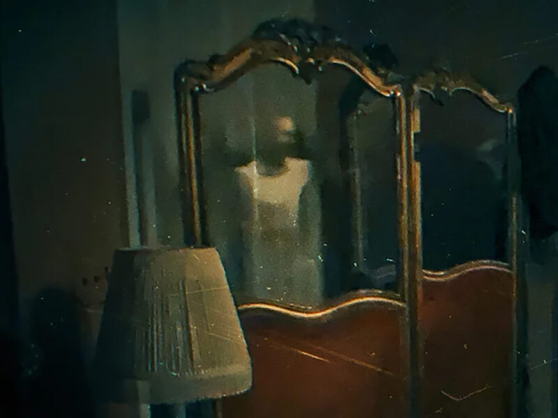 《无解谜团》（2024 年）Netflix纪录片系列：你相信无法解释的事情吗？ UFO，幽灵，出现