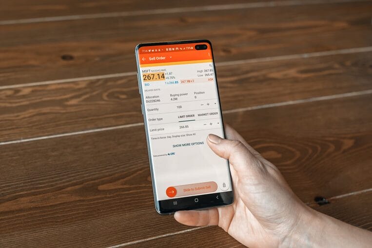 Pro Trading: Navigate MetaTrader’s Market for Signals & Apps