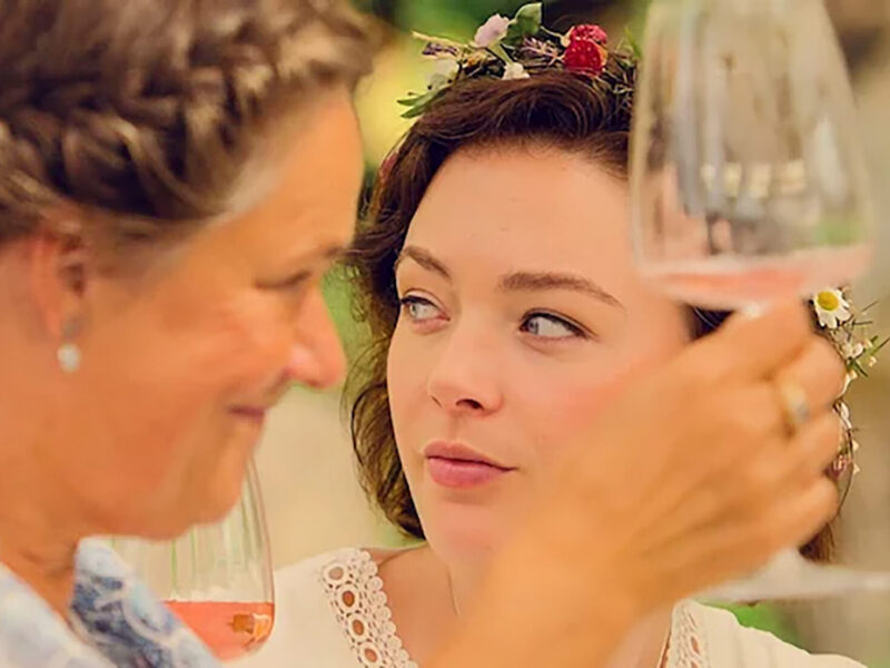 《仲夏之夜》(2024)Netflix系列剧：一个充满感情的瑞典家庭剧